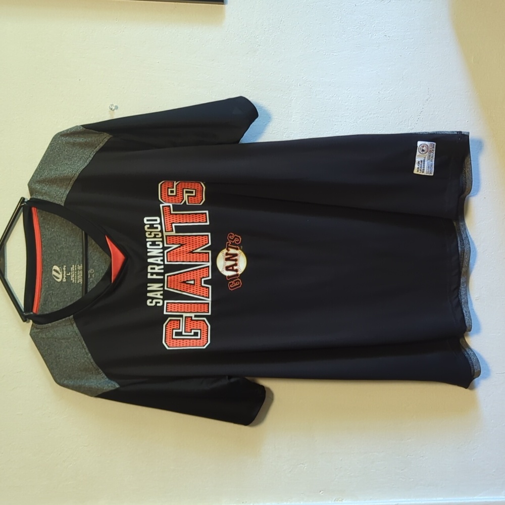Giants tee